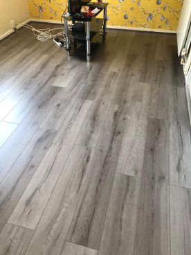 Superior Century oak £7.49m2 - £18 a pack
